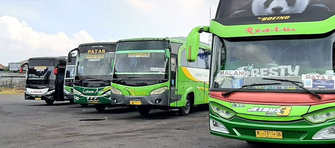 Ilustrasi: armada bus di Terminal Arjosari Malang (sumber: urbanasia.com)